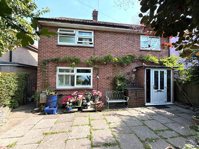 3 Bedroom Detached House For Sale In Tor View Avenue, Glastonbury, BA6
