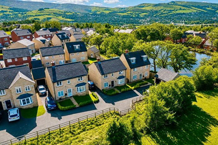 4 Bedroom Detached House For Sale In Cherry Grove, Glossop, SK13