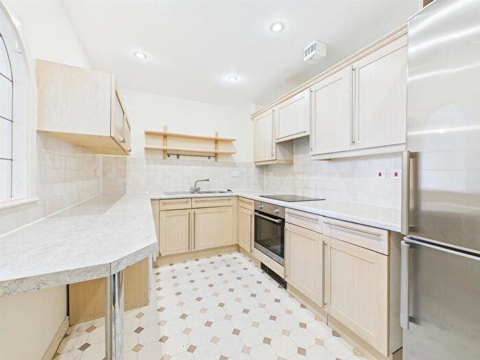 1 Bedroom Flat To Rent In Kings Lodge, Pembroke Road, Ruislip, HA4