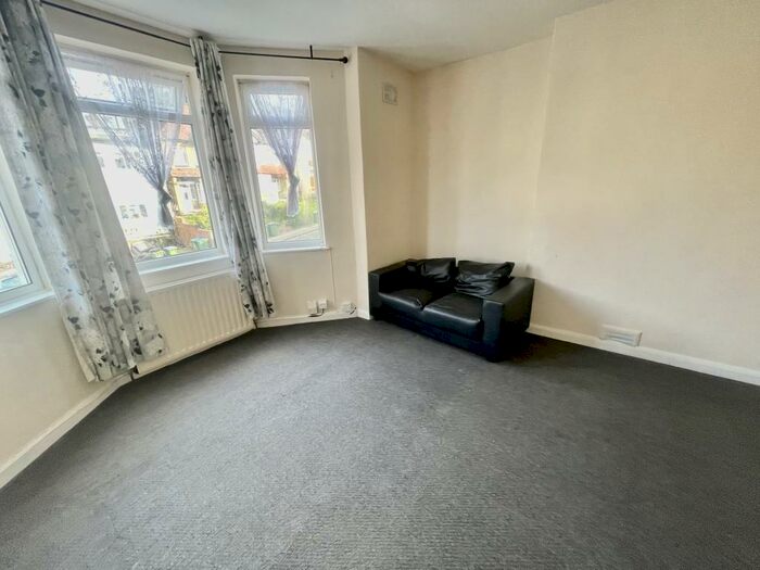 2 Bedroom Apartment To Rent In Eglinton Hill, SE18