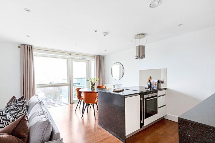 1 Bedroom Flat For Sale In Whitechapel High Street, Aldgate, London, E1