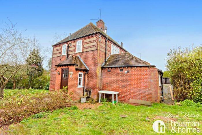 2 Bedroom Semi-Detached House To Rent In Falloden Way, London, NW11