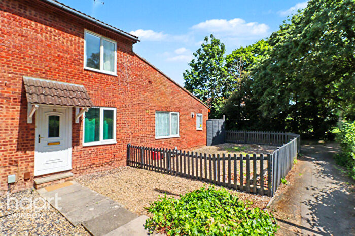 2 Bedroom Terraced House To Rent In Chalgrove Field, Swindon, SN5