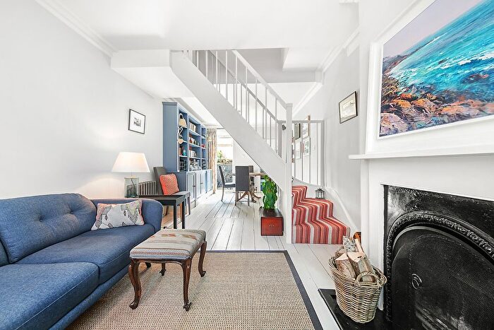 2 Bedroom Cottage To Rent In Hyde Road, Richmond, Surrey, TW10