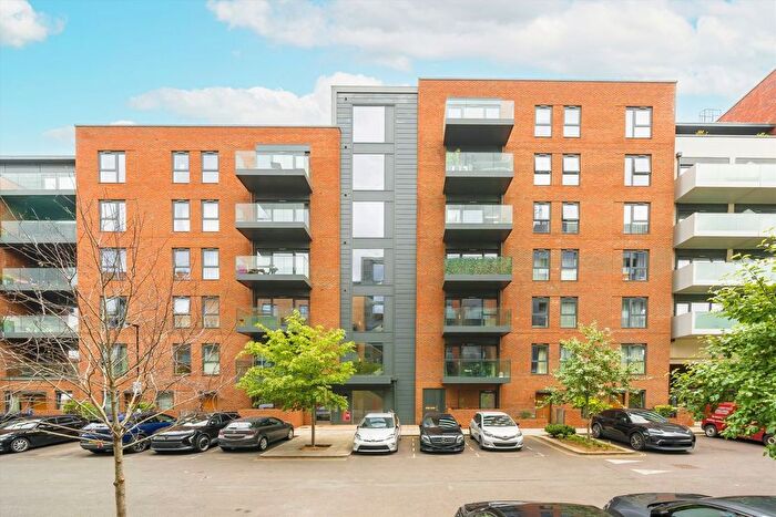 2 Bedroom Flat To Rent In Singapore Road, West Ealing, W13