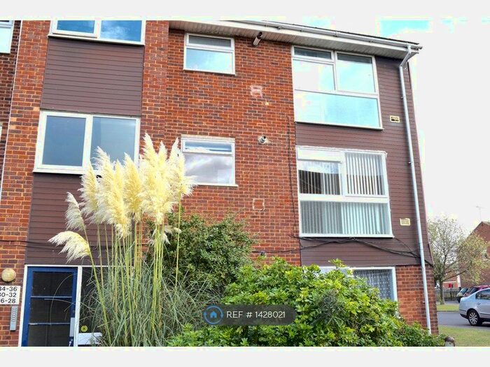 2 Bedroom Flat To Rent In Langley, Berkshire, SL3