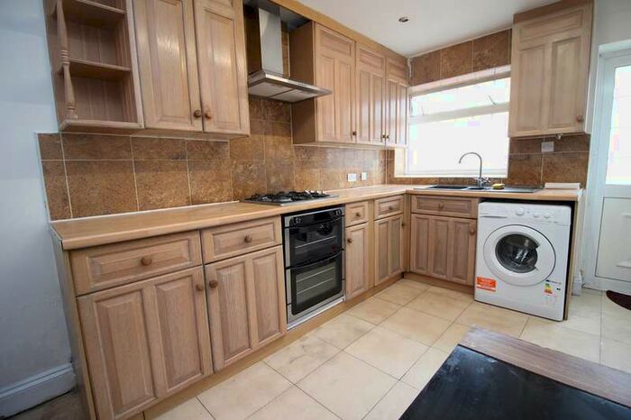 1 Bedroom Studio Flat To Rent In Brabazon Road, Hounslow, TW5
