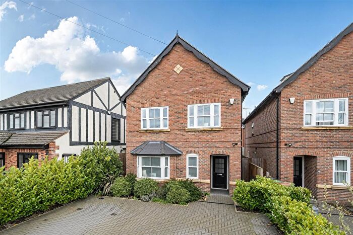 5 Bedroom Detached House For Sale In Little Bushey Lane, Bushey, WD23