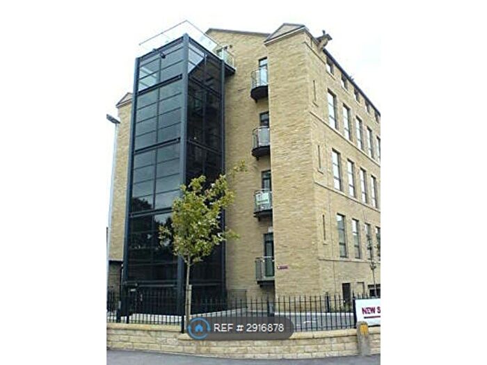 2 Bedroom Flat To Rent In Cavendish Court, Bradford, BD11