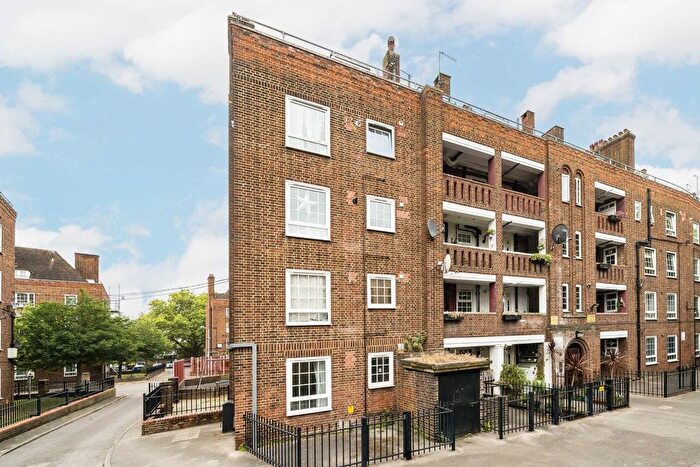 3 Bedroom Flat To Rent In Stockwell Gardens, Stockwell, SW9