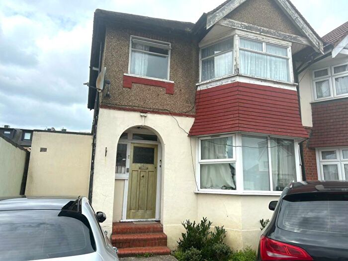 2 Bedroom Apartment To Rent In Edgware, Harrow, HA8