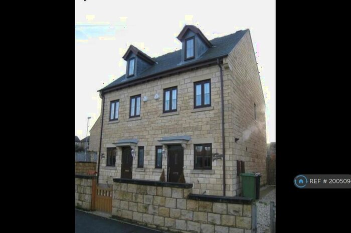 3 Bedroom Semi-Detached House To Rent In Great North Road, Leeds, LS25