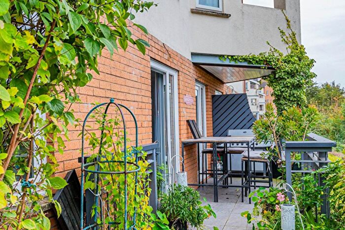2 Bedroom Flat For Sale In Grangemoor Court, Cardiff Bay, Cardiff, CF11