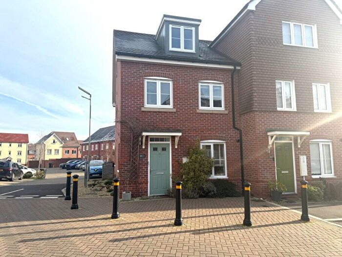 3 Bedroom End Of Terrace House For Sale In Forest Road, Woodley, Reading, Berkshire, RG5