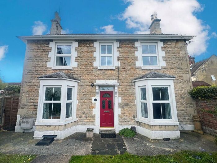 4 Bedroom Detached House For Sale In North Street, Calne, SN11