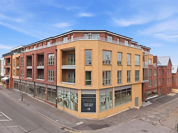 1 Bedroom Flat To Rent In Novella, Chigwell, IG7