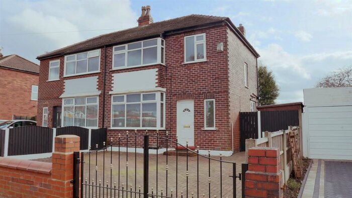 3 Bedroom Semi-Detached House To Rent In Longford Road West, Stockport, SK5