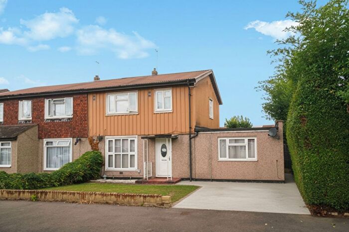 4 Bedroom Semi Detached House For Sale In Conway Drive, Hayes, UB3