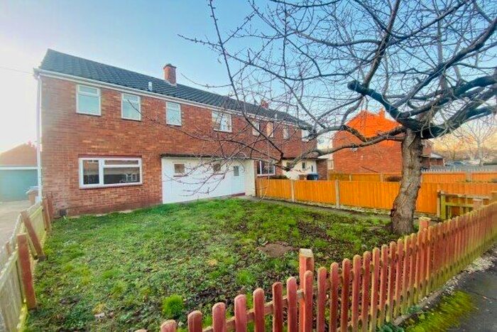 3 Bedroom Property To Rent In Bloomfield Crescent, Lichfield, WS13