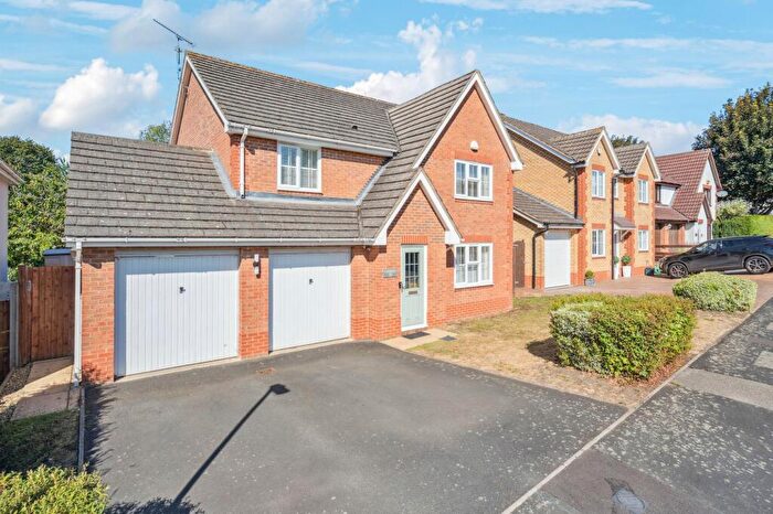 4 Bedroom Detached House For Sale In St. Johns Drive, Stone, HP17