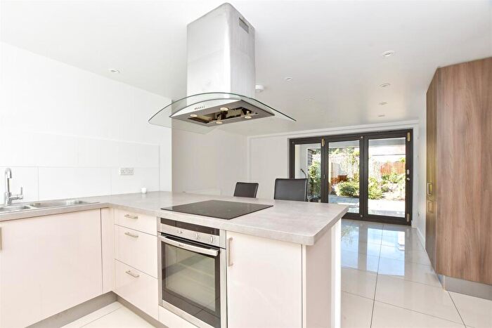 1 Bedroom Ground Maisonette For Sale In Dene Street, Dorking, Surrey, RH4
