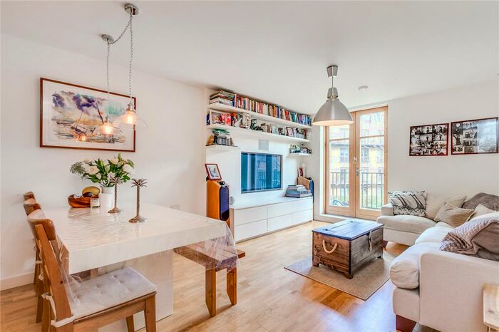 2 Bedroom Flat To Rent In Holloway Road, Islington, London, N7