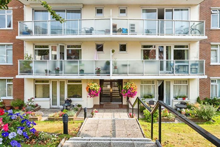 3 Bedroom Flat For Sale In Brynfield Court, Langland, Swansea, SA3