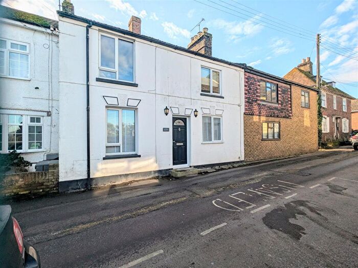 4 Bedroom Terraced House To Rent In Reed Street, Cliffe, Rochester, ME3