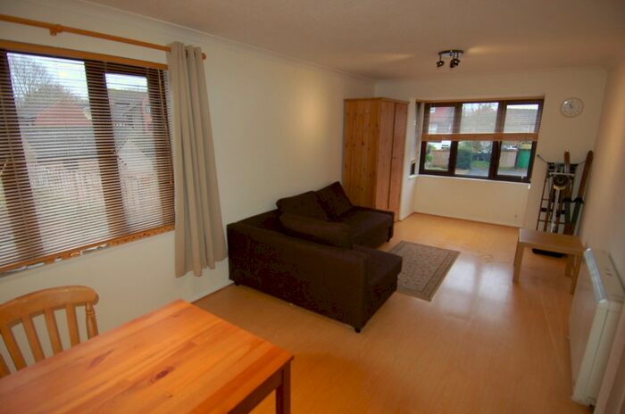 1 Bedroom Flat To Rent In Stanford Close, Hampton TW12