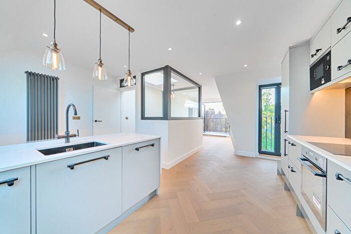 3 Bedroom Flat For Sale In Glenroy Street, London, W12