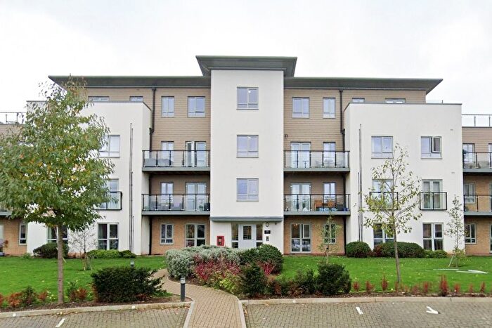 2 Bedroom Flat To Rent In Fleming Place, Bracknell, Berkshire, RG12