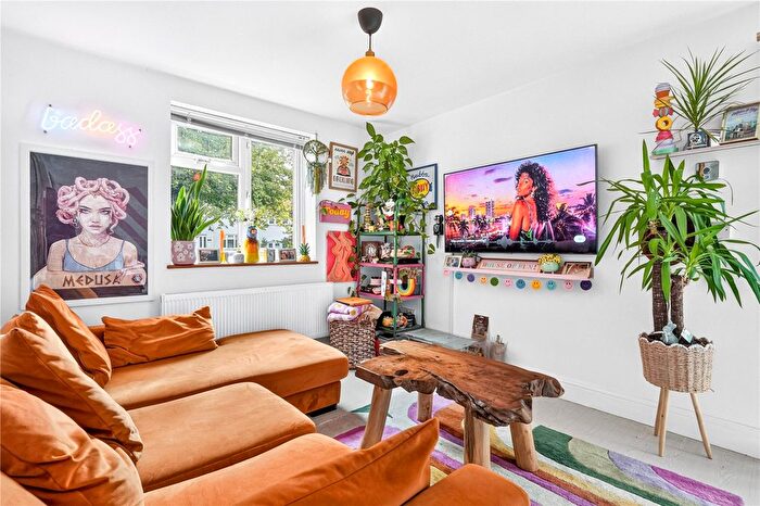 2 Bedroom Maisonette For Sale In Ashwood Road, Potters Bar, EN6
