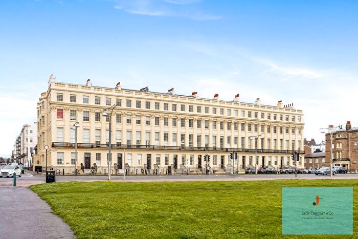 2 Bedroom Flat For Sale In Brunswick Terrace, Hove, BN3