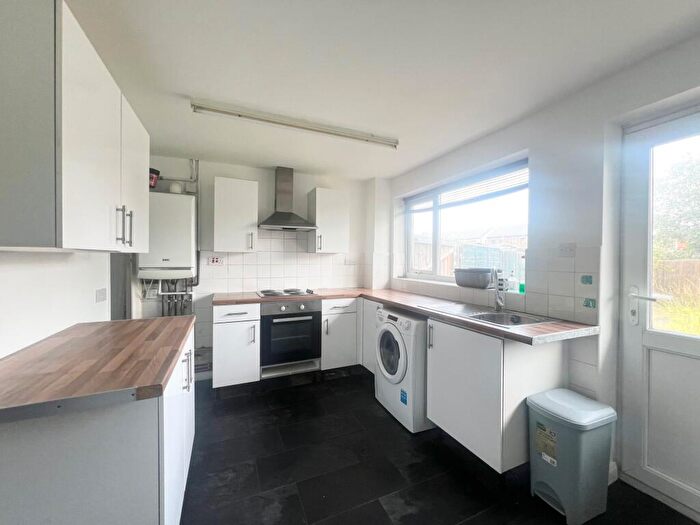 3 Bedroom Semi-Detached House To Rent In Alford Close, Beeston, NG9