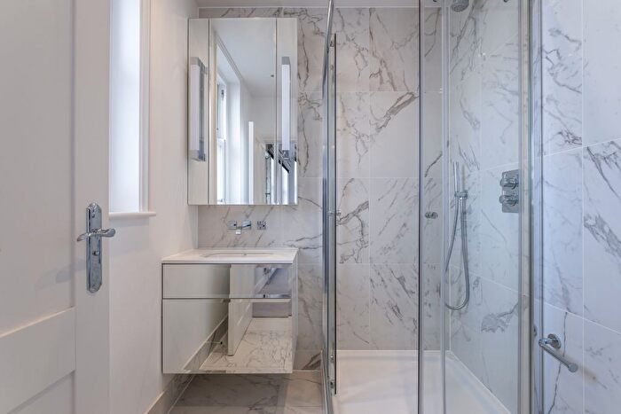 3 Bedroom Flat To Rent In King Street, London, W6