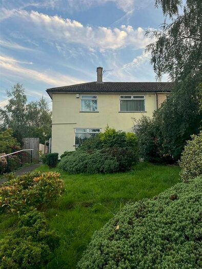 3 Bedroom Semi-Detached House To Rent In Rowantree Drive, Idle, Bradford, BD10