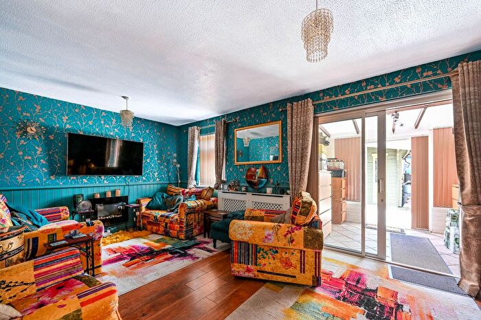 3 Bedroom End Of Terrace House For Sale In Langmans Way, Woking, GU21