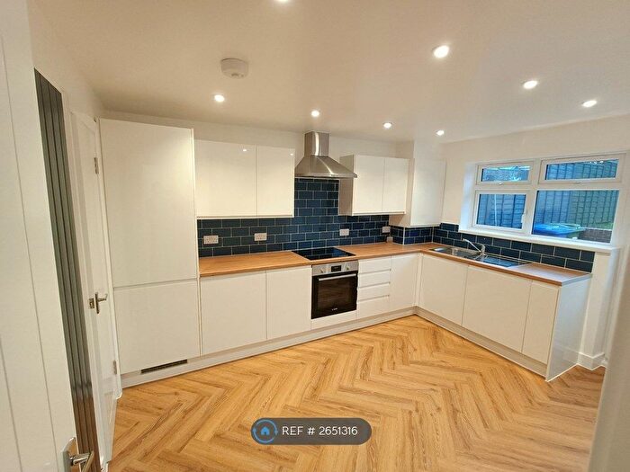 3 Bedroom Terraced House To Rent In Waynflete Close, Brackley, NN13