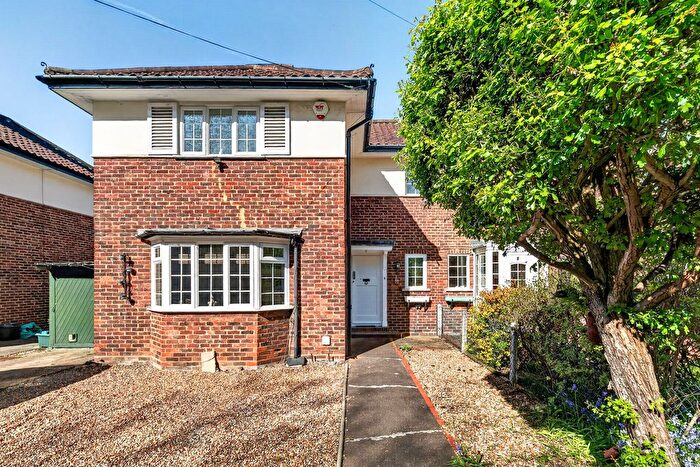 3 Bedroom Semi Detached House For Sale In Abbotts Tilt, Walton-On-Thames, KT12