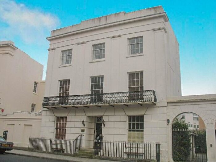 3 Bedroom Apartment To Rent In Carlton Crescent, Central, SO15