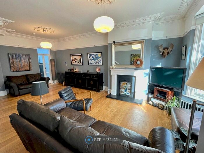 4 Bedroom Semi-Detached House To Rent In Torrens Road, London, SW2