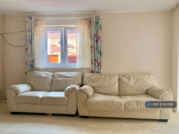 2 Bedroom Maisonette To Rent In Tiverton Way, Cambridge, CB1