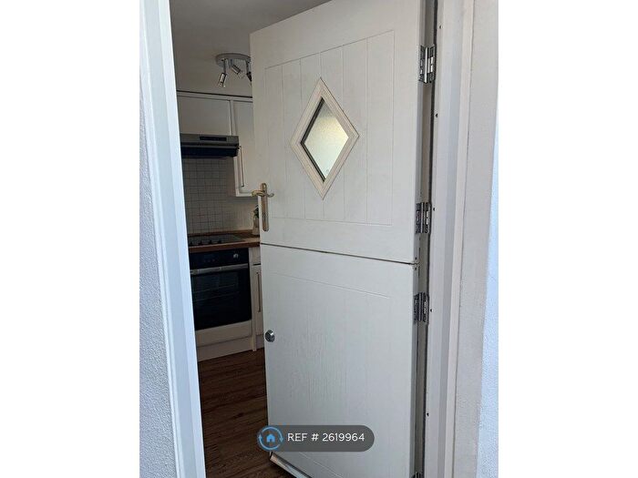 2 Bedroom Flat To Rent In Aitken Road, London, SE6