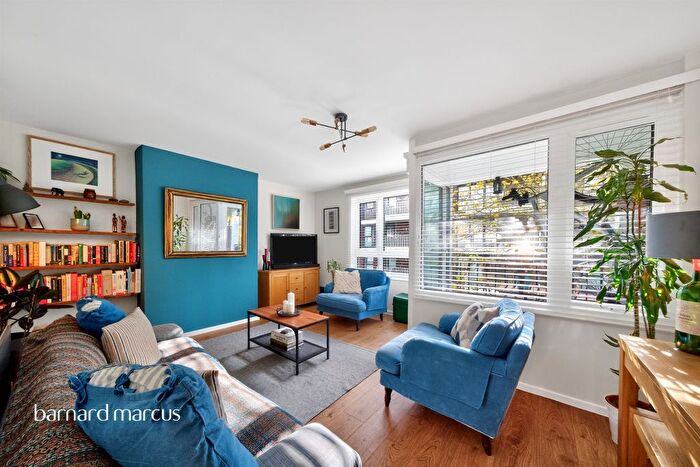 3 Bedroom Flat For Sale In Clarence Crescent, London, SW4