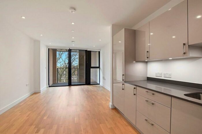 2 Bedroom Apartment To Rent In Burgess Springs, Chelmsford, CM1