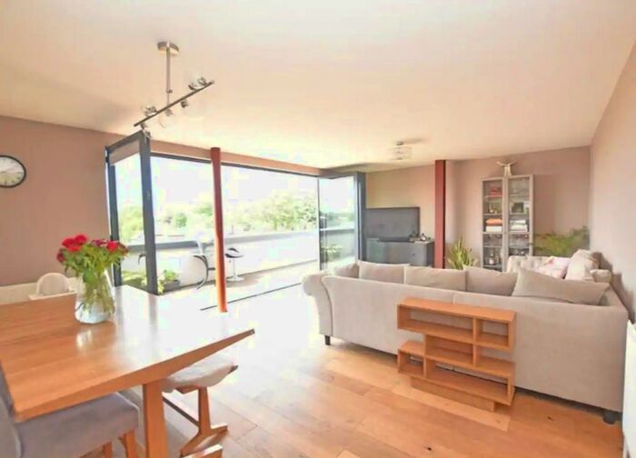 2 Bedroom Flat To Rent In Twickenham Road, Isleworth, TW7