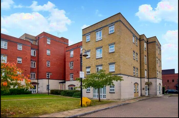 2 Bedroom Apartment To Rent In Holyhead Mews, Slough, SL1