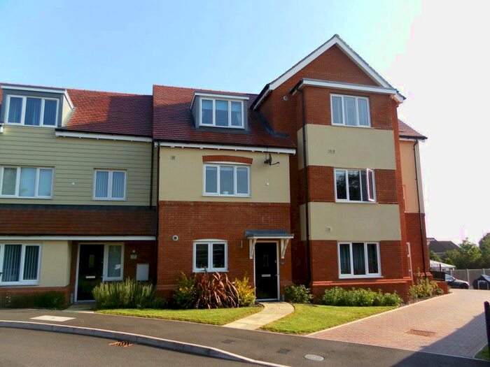 2 Bedroom Flat To Rent In Aurora Close, Watford, WD25
