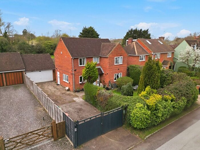 4 Bedroom Detached House For Sale In London Road, Loughton, MK5