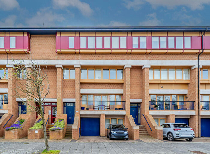 1 Bedroom Apartment For Sale In North Row, Milton Keynes, MK9